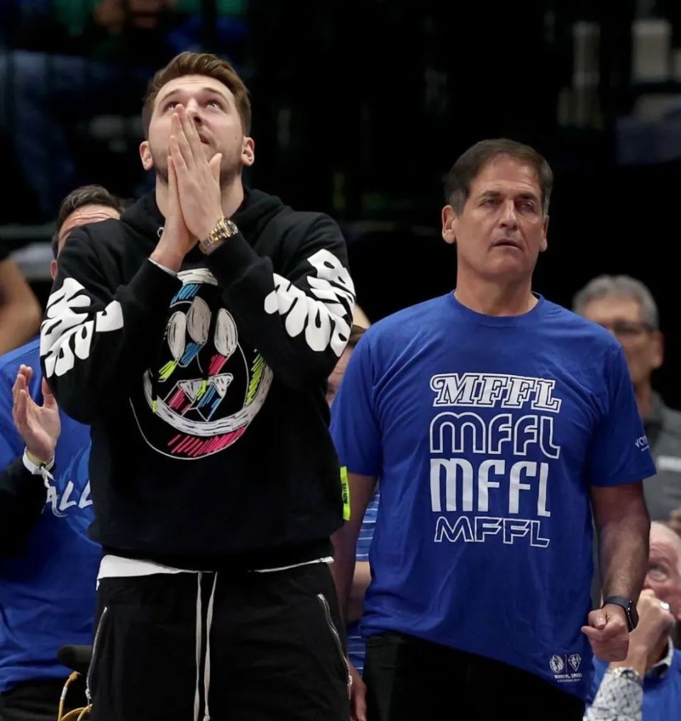 巴萨场边指挥情绪激动，马竞队员怒摔水瓶！的简单介绍