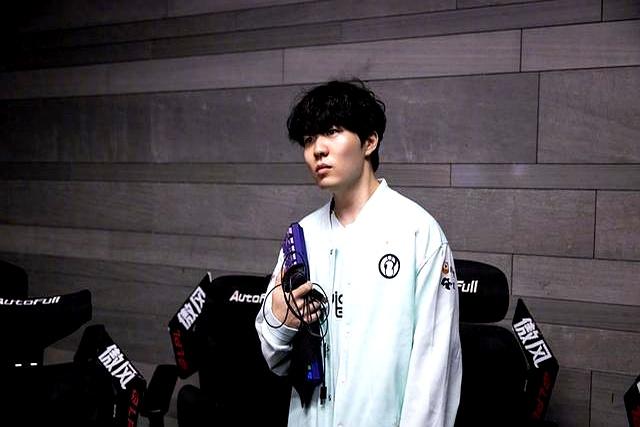  Rookie遭遇二十连败，TES教练面临压力！